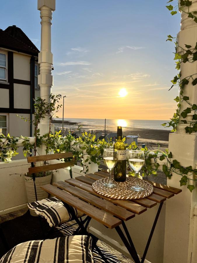 A View Of The Bay- Panoramic Sea Views- Sleeps 4 Apartment Westgate-on-Sea Exterior photo
