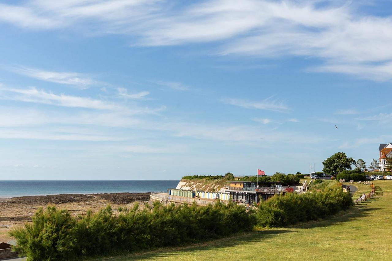 A View Of The Bay- Panoramic Sea Views- Sleeps 4 Apartment Westgate-on-Sea Exterior photo
