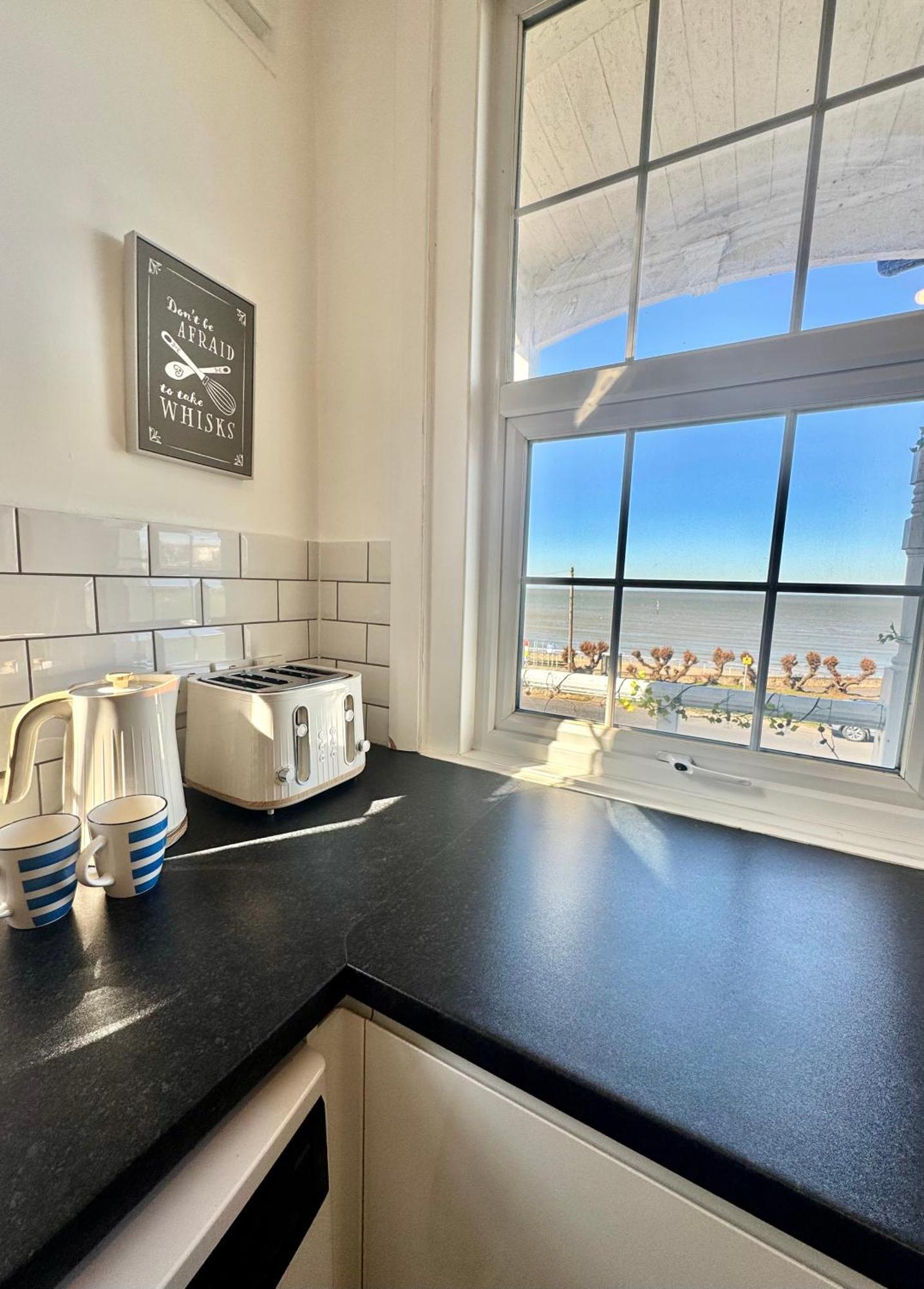A View Of The Bay- Panoramic Sea Views- Sleeps 4 Apartment Westgate-on-Sea Exterior photo