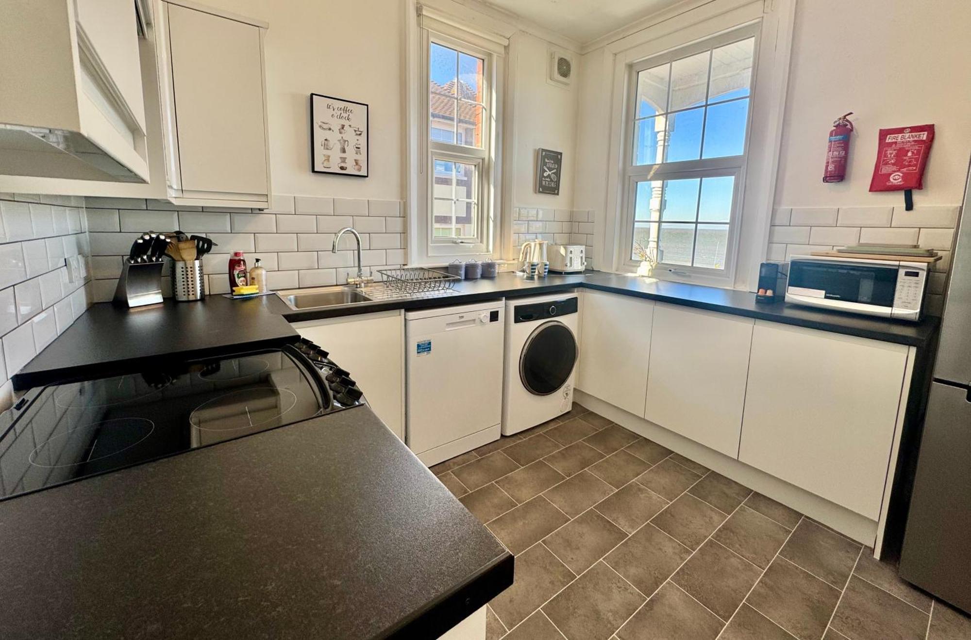 A View Of The Bay- Panoramic Sea Views- Sleeps 4 Apartment Westgate-on-Sea Exterior photo